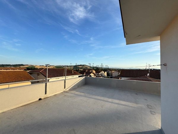 appartamento in vendita a Montecosaro in zona Borgo Stazione