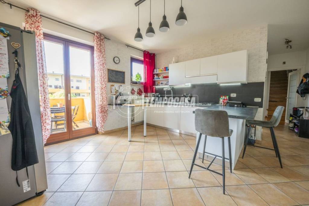appartamento in vendita a Montecosaro in zona Borgo Stazione
