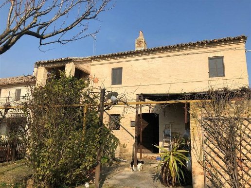 quadrivano in vendita a Montecosaro in zona Crocette