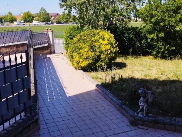 appartamento in vendita a Montecosaro in zona Borgo Stazione