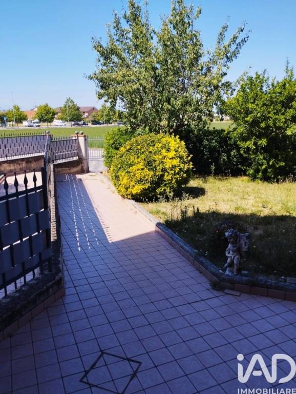 appartamento in vendita a Montecosaro in zona Borgo Stazione