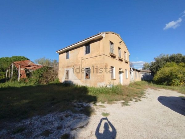 casa indipendente in vendita a Montecosaro in zona Borgo Stazione