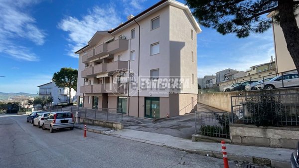 locale commerciale in vendita a Montefano