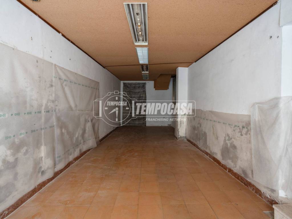 negozio in vendita a Montefano