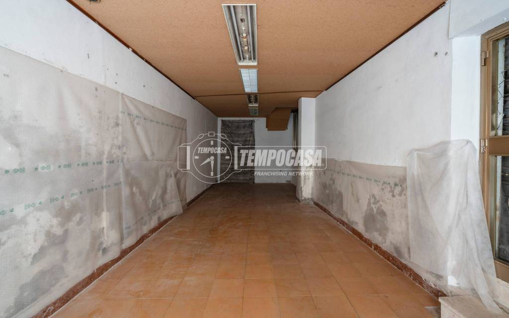 negozio in vendita a Montefano