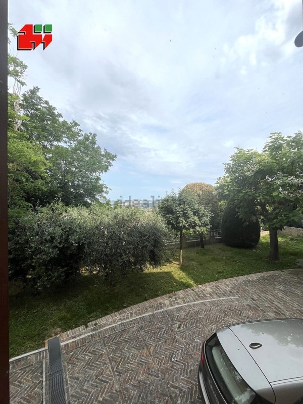 locale commerciale in vendita a Montefano