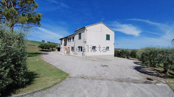 casa indipendente in vendita a Montefano in zona Montefanovecchio
