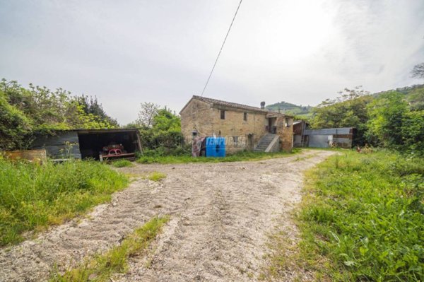 casa indipendente in vendita a Montelupone
