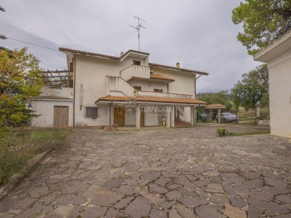 casa indipendente in vendita a Montelupone