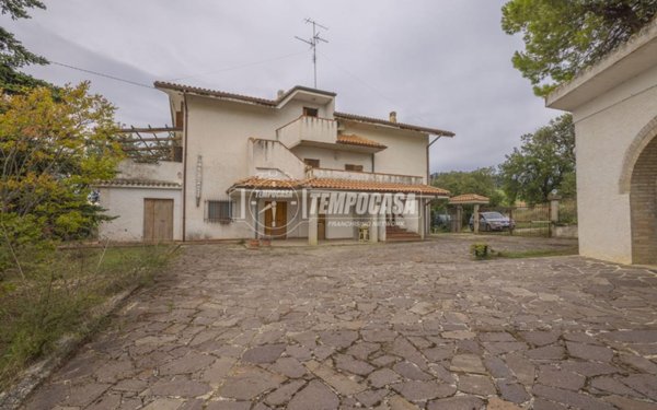 casa indipendente in vendita a Montelupone
