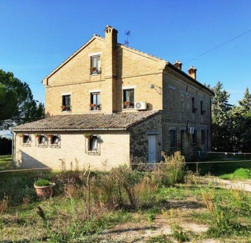 casa indipendente in vendita a Montelupone