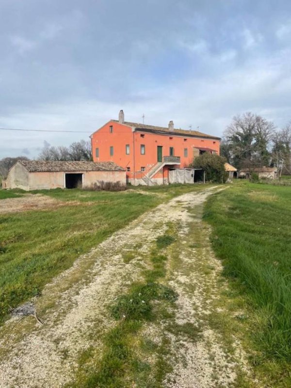 casa indipendente in vendita a Montelupone