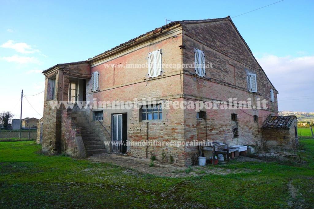 casa indipendente in vendita a Montelupone