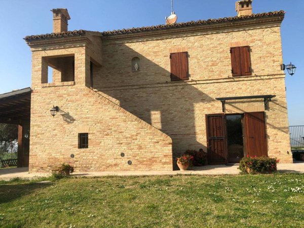 casa indipendente in vendita a Montelupone