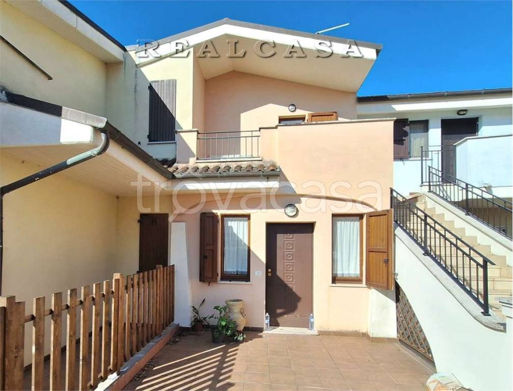 casa indipendente in vendita a Montelupone