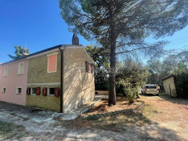 casa indipendente in vendita a Montelupone