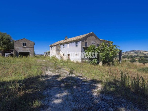 casa indipendente in vendita a Montelupone