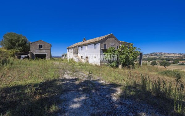 casa indipendente in vendita a Montelupone