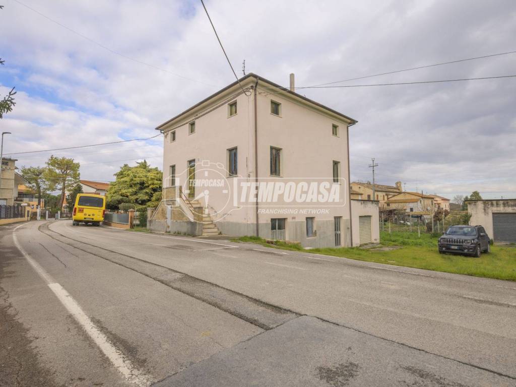casa indipendente in vendita a Montelupone in zona San Firmano