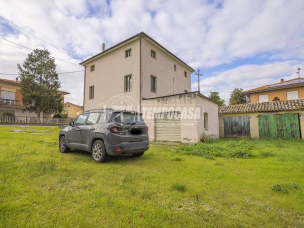 casa indipendente in vendita a Montelupone in zona San Firmano