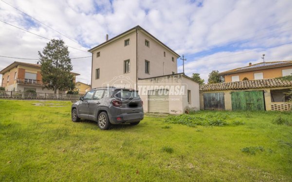 casa indipendente in vendita a Montelupone in zona San Firmano