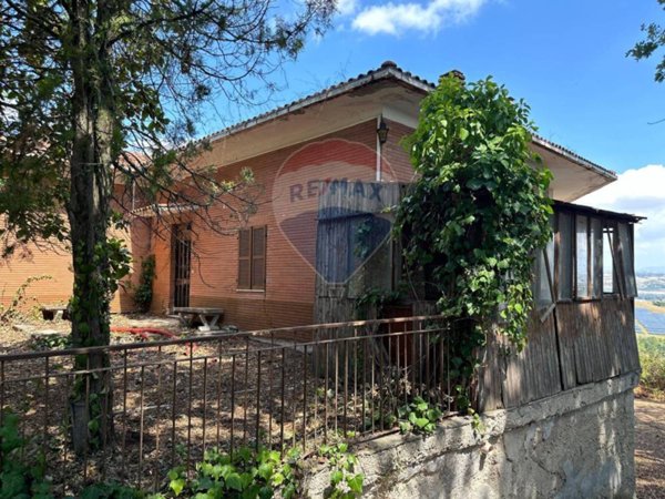 casa indipendente in vendita a Montelupone