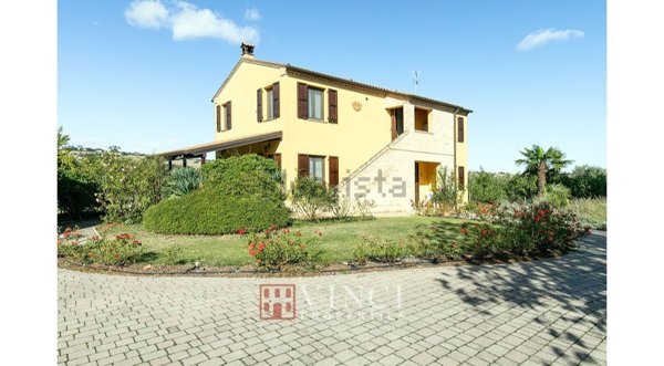 casa indipendente in vendita a Montelupone