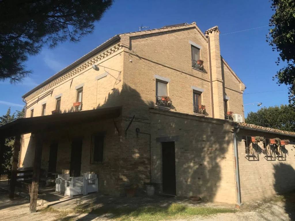 casa indipendente in vendita a Montelupone