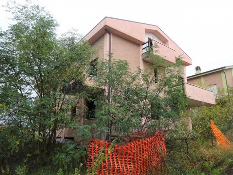 intera palazzina in vendita a Montelupone