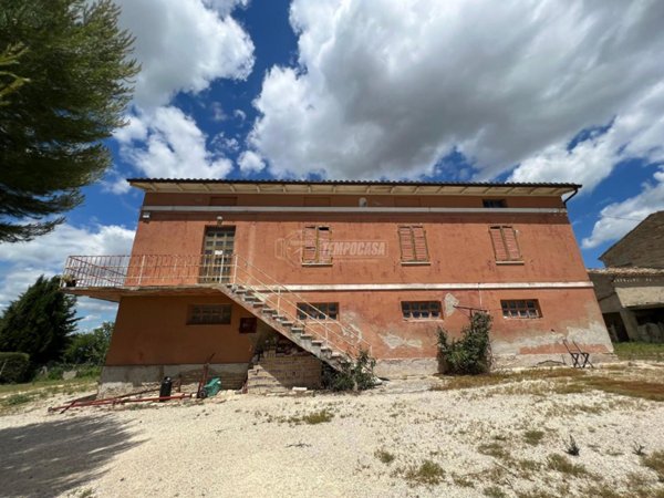 casa indipendente in vendita a Montelupone