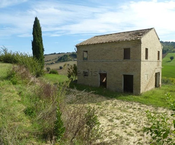 casale in vendita a Montelupone