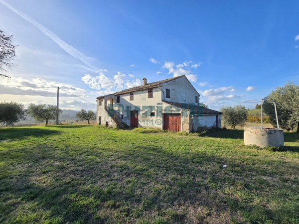 casale in vendita a Montelupone