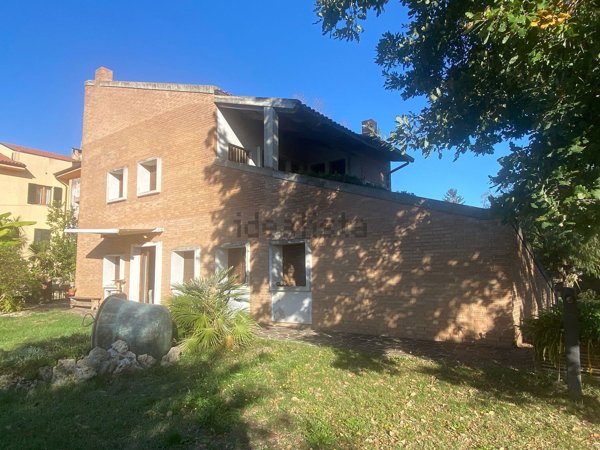 casa indipendente in vendita a Montelupone