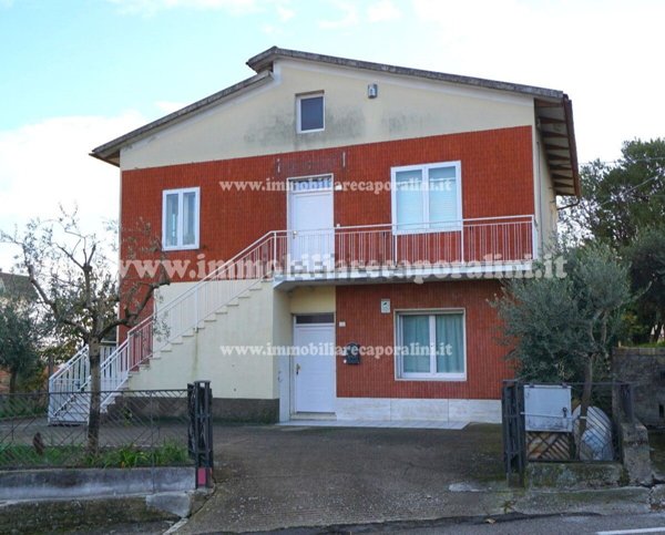 casa indipendente in vendita a Montelupone