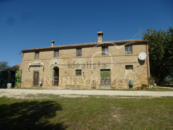 casale in vendita a Montelupone
