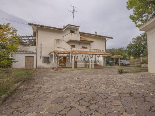 casa indipendente in vendita a Montelupone in zona San Firmano