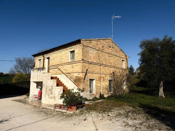 casa indipendente in vendita a Montelupone