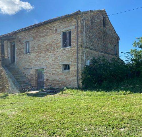 casa indipendente in vendita a Montelupone