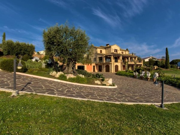 casa indipendente in vendita a Montelupone