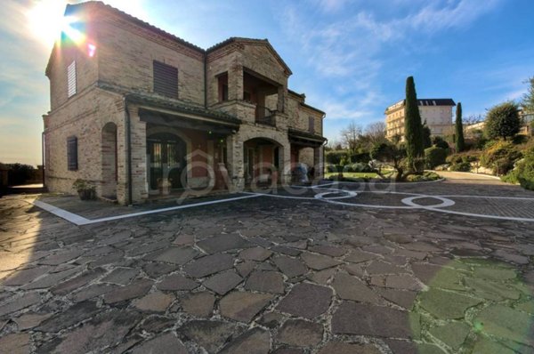 casa indipendente in vendita a Montelupone