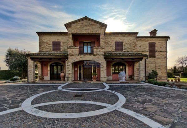 casa indipendente in vendita a Montelupone