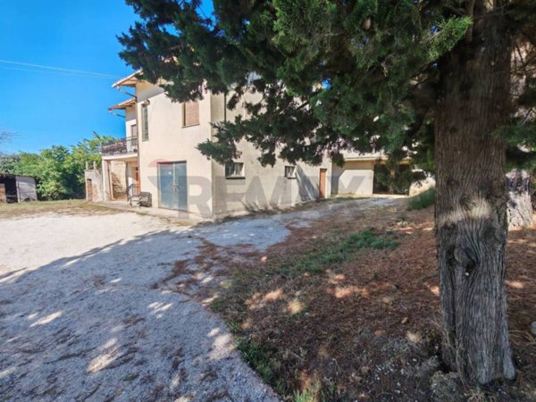 casa indipendente in vendita a Montelupone in zona San Firmano