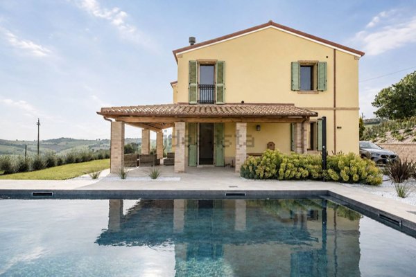 casa indipendente in vendita a Montelupone