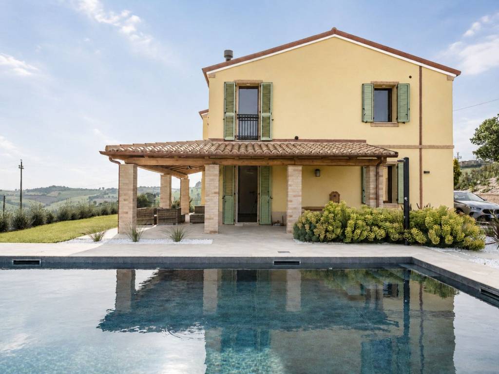 casa indipendente in vendita a Montelupone