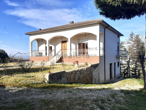 casa indipendente in vendita a Montelupone in zona San Firmano