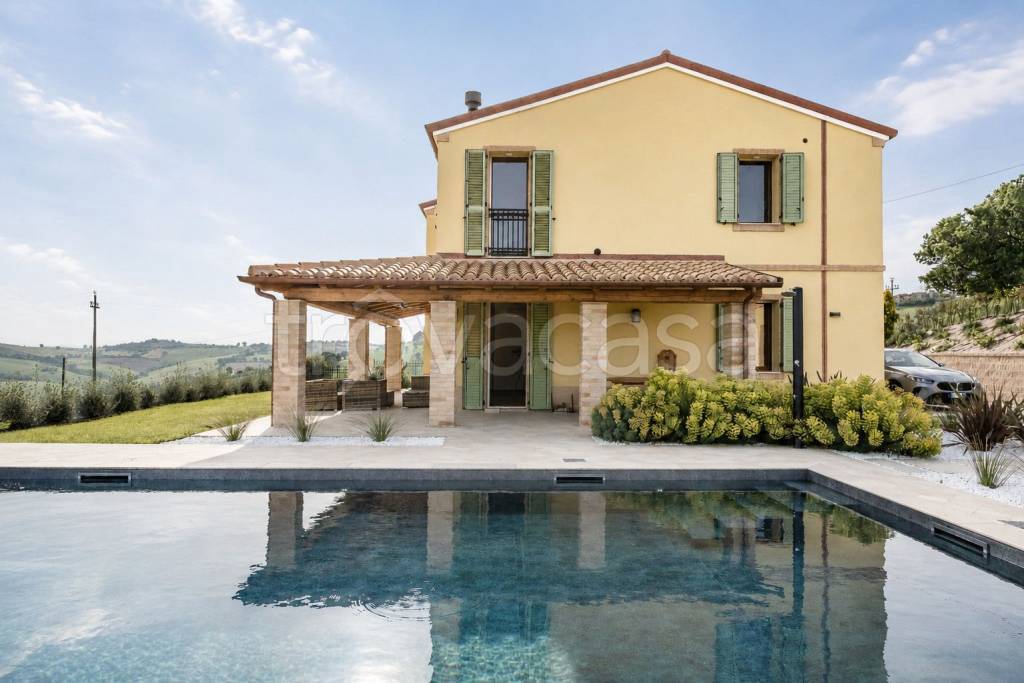 negozio in vendita a Montelupone
