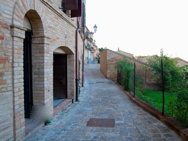 locale commerciale in vendita a Montelupone