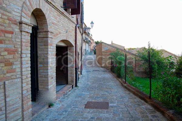 locale commerciale in vendita a Montelupone
