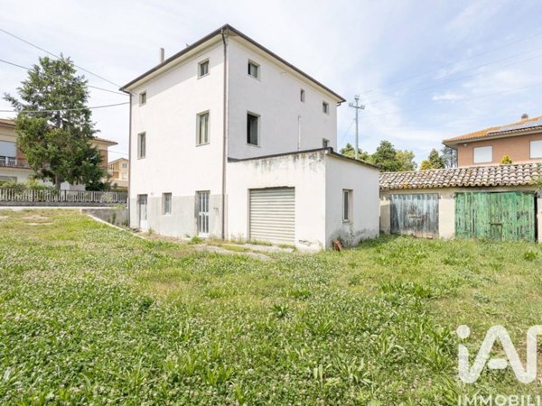 casa indipendente in vendita a Montelupone