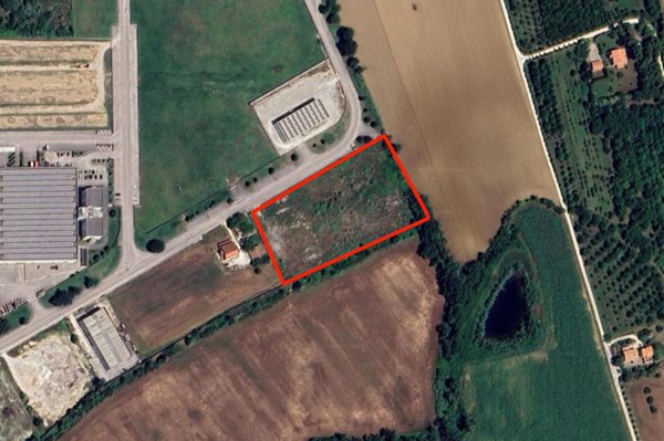 terreno in vendita a Montelupone